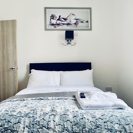 Ocean Holiday Apartments พลีมัธ ภายนอก รูปภาพ