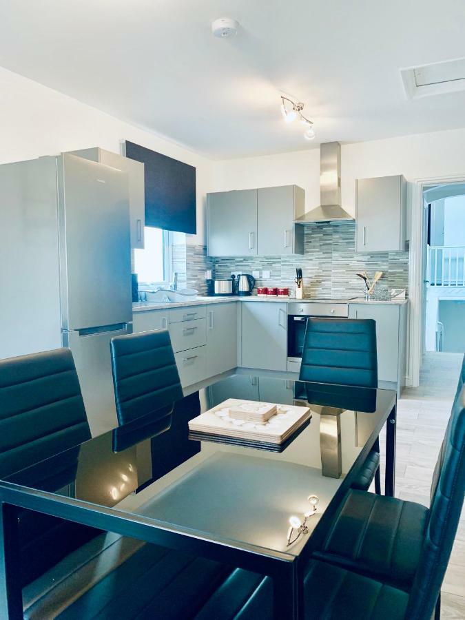 Ocean Holiday Apartments พลีมัธ ภายนอก รูปภาพ